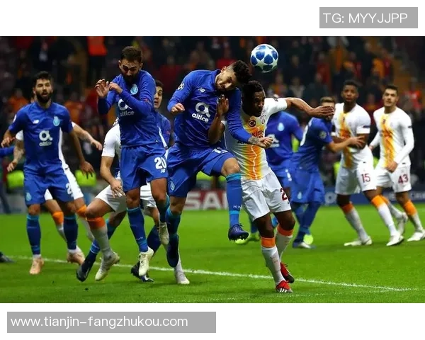 足球后场球员实力榜前十名解析:谁是防守与进攻的双重王者 足球后场球员实力榜前十名解析:谁是防守与进攻的双重王者