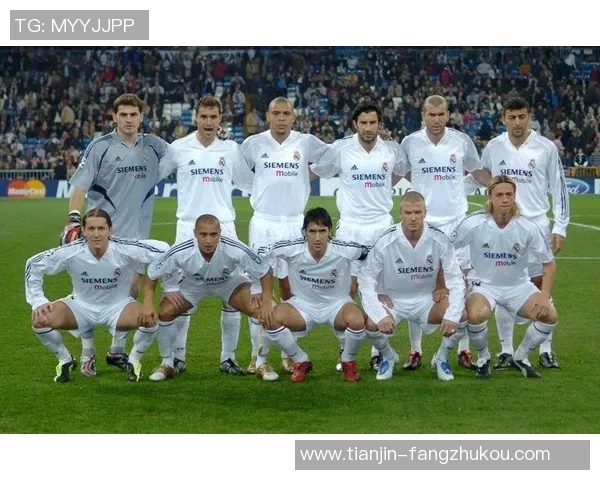 足球巨星九宫格合影展示全球顶级球员风采与辉煌瞬间 足球巨星九宫格合影展示全球顶级球员风采与辉煌瞬间