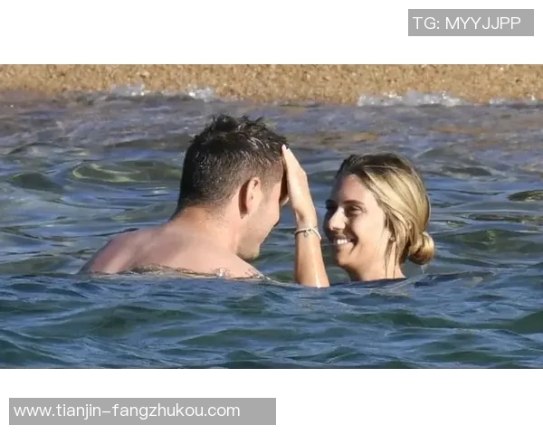 足球球星亲密私生活曝光 揭秘吻痕背后的真相与情感故事 足球球星亲密私生活曝光 揭秘吻痕背后的真相与情感故事